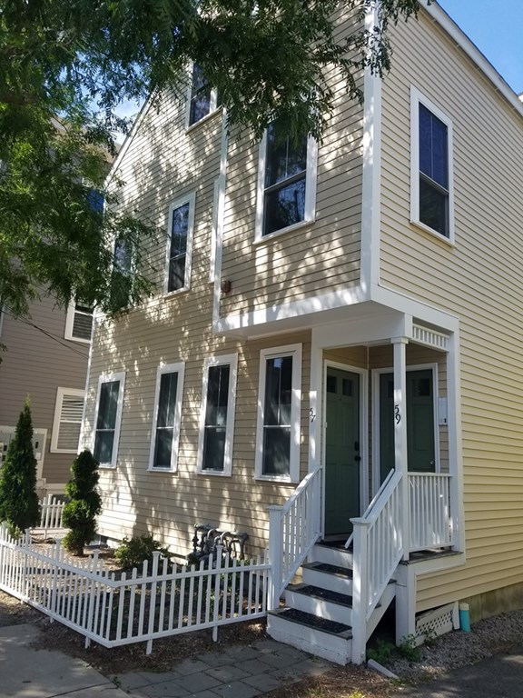 2 bed, 2 bath apartment for rent at 59 Howard St Unit 2, Riverside — photo 1 of 12