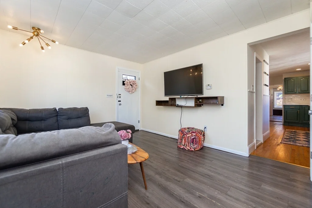 4 bed, 2 bath apartment for rent at 59 Langdon Ave, East Watertown — photo 14 of 38