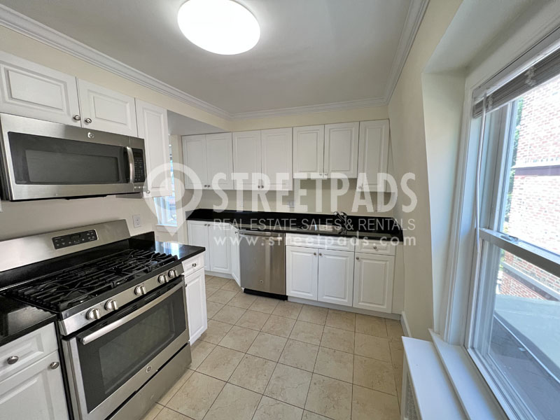 1 bed, 1 bath apartment for rent at 59 Langdon St Unit 3, Neighborhood Nine