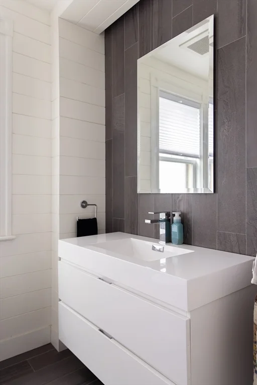 3 bed, 1 bath apartment for rent at 59 Liberty Ave Unit 2, Ball Square — photo 11 of 22