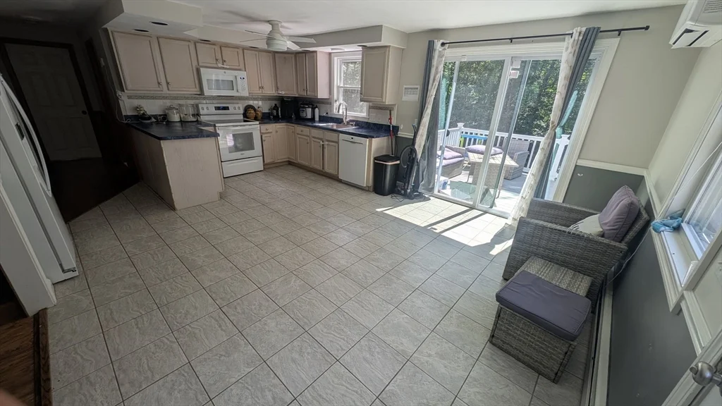 5 bed, 3 bath apartment for rent at 59 Lincoln St Unit 1, Norton — photo 14 of 38