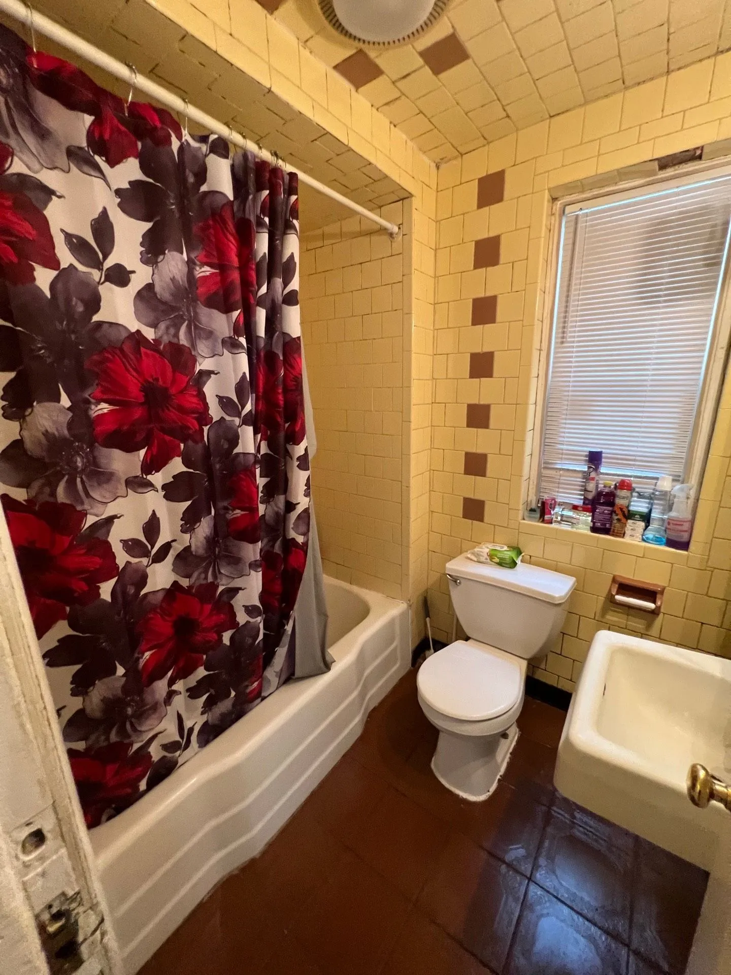 3.5 bed, 1 bath apartment for rent at 59 Lubec St Unit 1, East Boston — photo 10 of 13