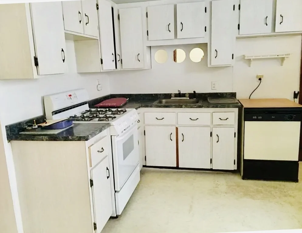 3 bed, 2 bath apartment for rent at 59 Monument Ave Unit 1, Charlestown — photo 6 of 15
