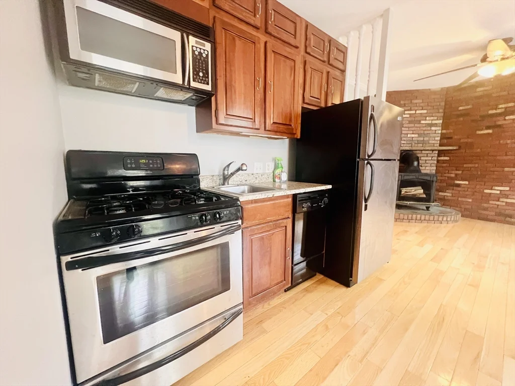 1 bed, 1 bath apartment for rent at 59 Phillips St Unit 5, Beacon Hill — photo 2 of 34
