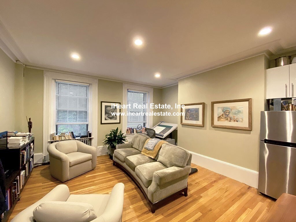 1 bed, 1 bath apartment for rent at 59 Pinckney St Unit 3, Beacon Hill