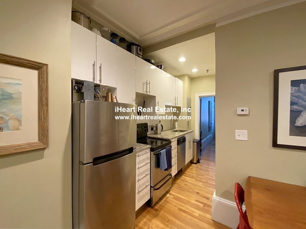 1 bed, 1 bath apartment for rent at 59 Pinckney St Unit 3, Beacon Hill — photo 12 of 15