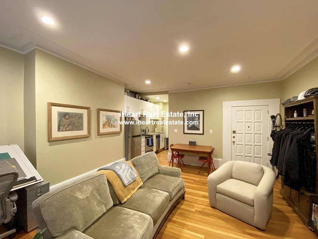 1 bed, 1 bath apartment for rent at 59 Pinckney St Unit 3, Beacon Hill — photo 11 of 15