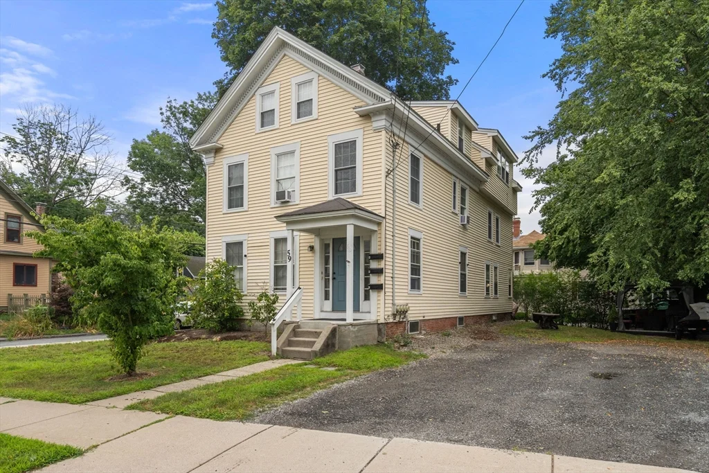 2 bed, 1 bath apartment for rent at 59 Pond St Unit A, Natick