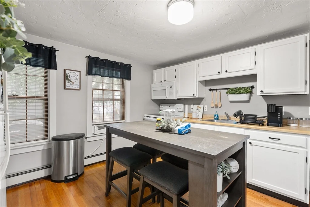 2 bed, 1 bath apartment for rent at 59 Pond St Unit A, Natick — photo 2 of 11