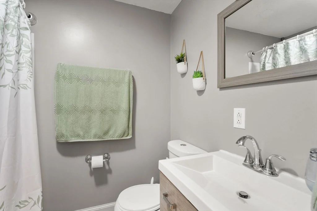 2 bed, 1 bath apartment for rent at 59 Pond St Unit A, Natick — photo 8 of 11