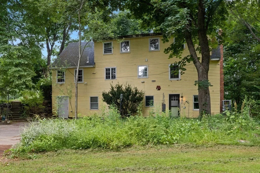 1 bed, 1 bath apartment for rent at 59 Prospect St Unit lower level, West Newbury — photo 2 of 9