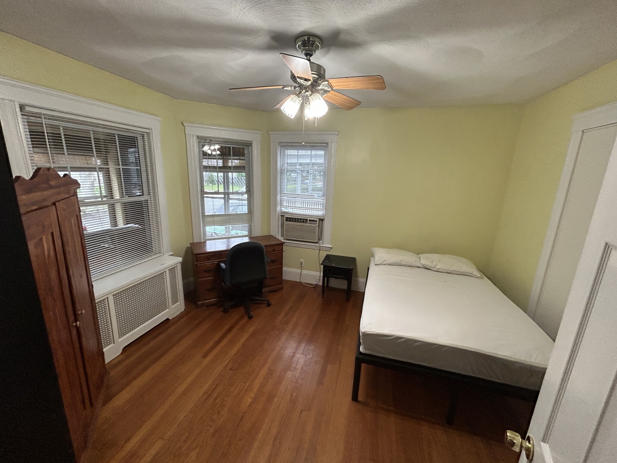 3 bed, 1 bath apartment for rent at 59 Quincy St Unit 59, Medford — photo 1 of 17
