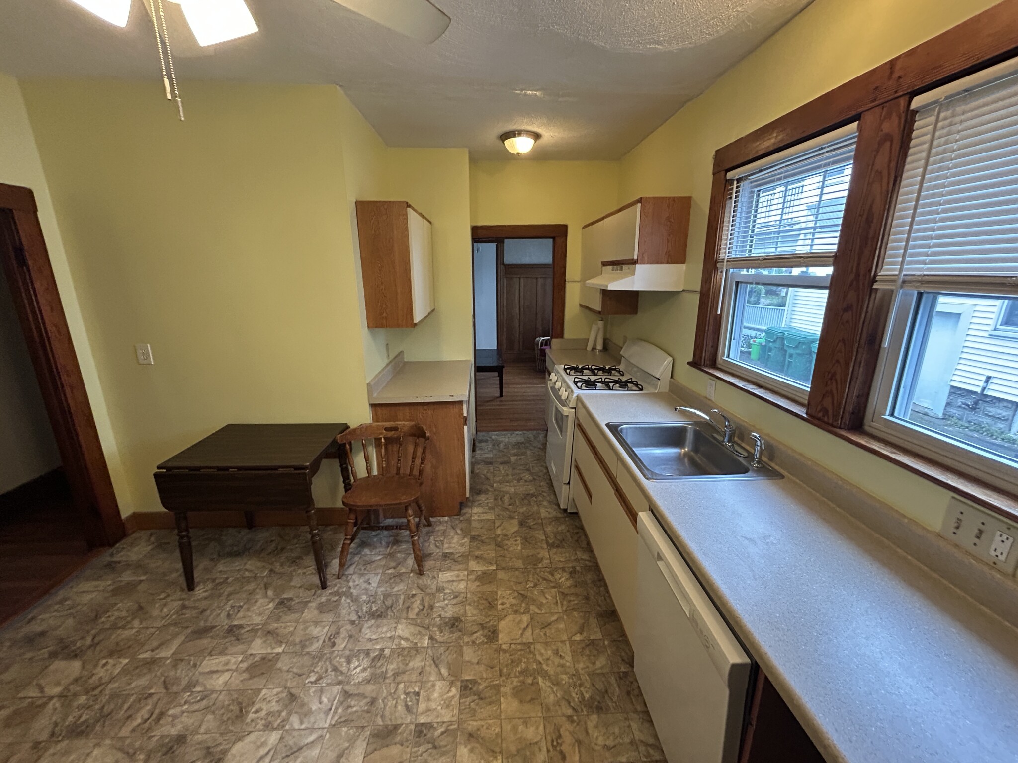 3 bed, 1 bath apartment for rent at 59 Quincy St Unit 59, Medford — photo 9 of 17