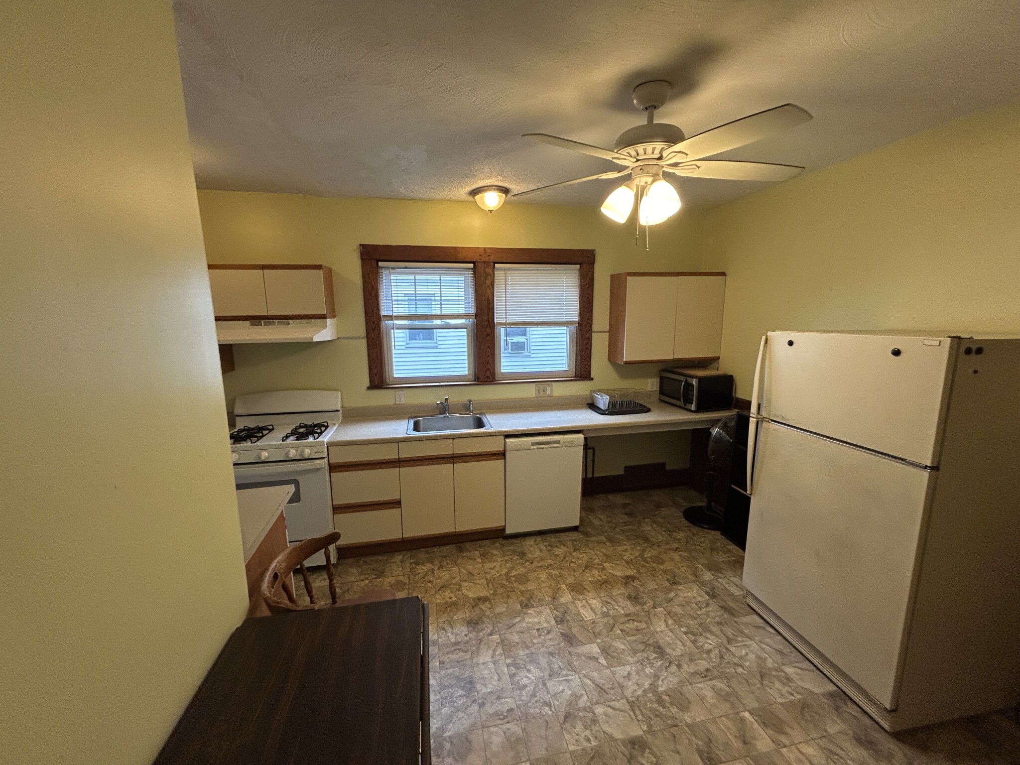 3 bed, 1 bath apartment for rent at 59 Quincy St Unit 59, Medford — photo 6 of 17