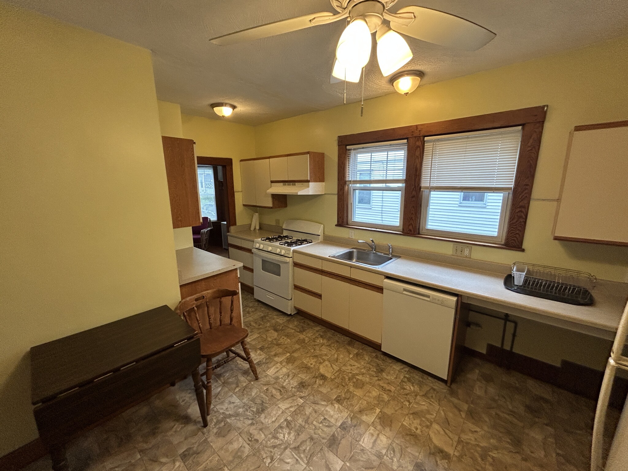 3 bed, 1 bath apartment for rent at 59 Quincy St Unit 59, Medford — photo 8 of 17