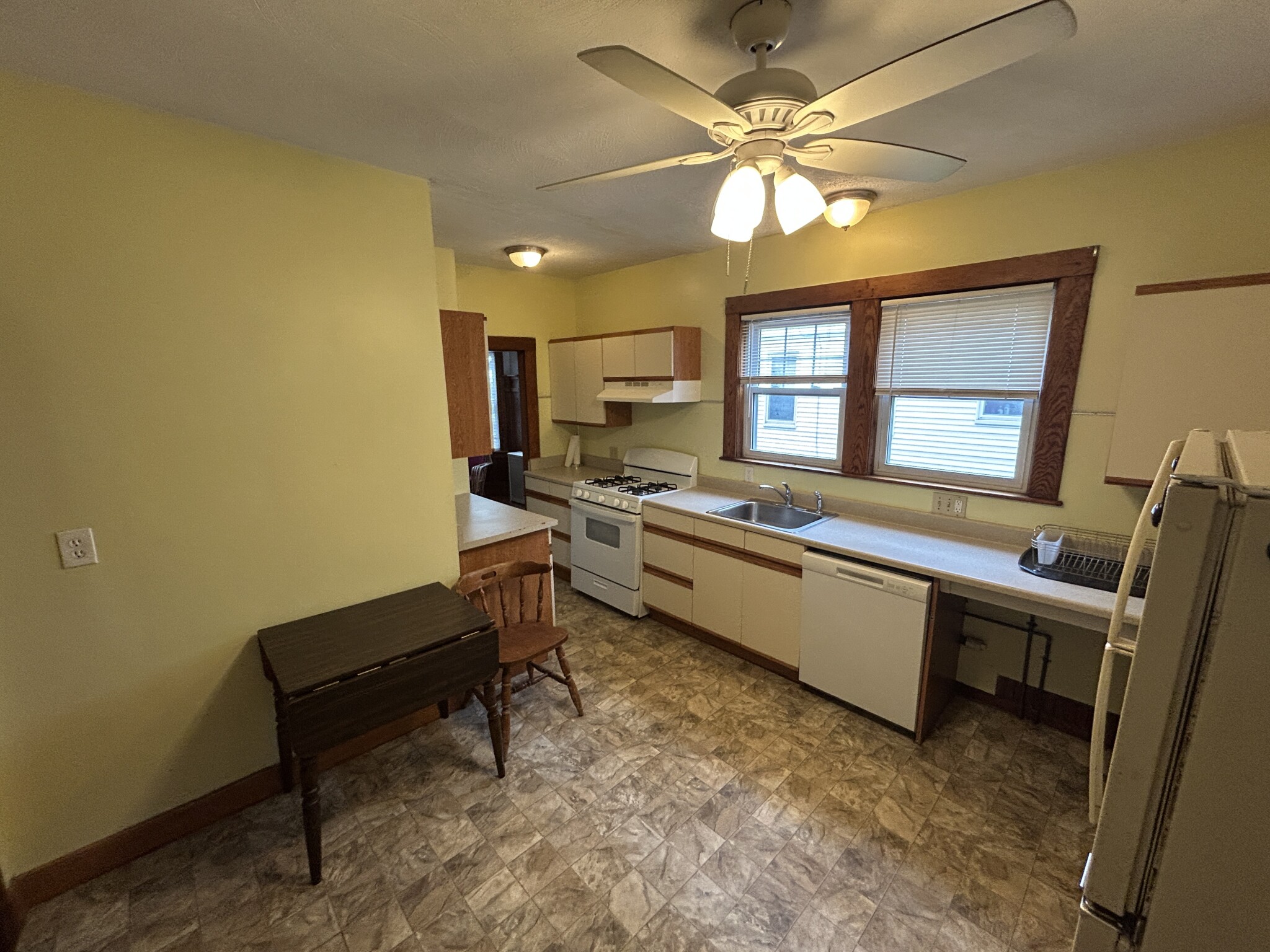3 bed, 1 bath apartment for rent at 59 Quincy St Unit 59, Medford — photo 7 of 17