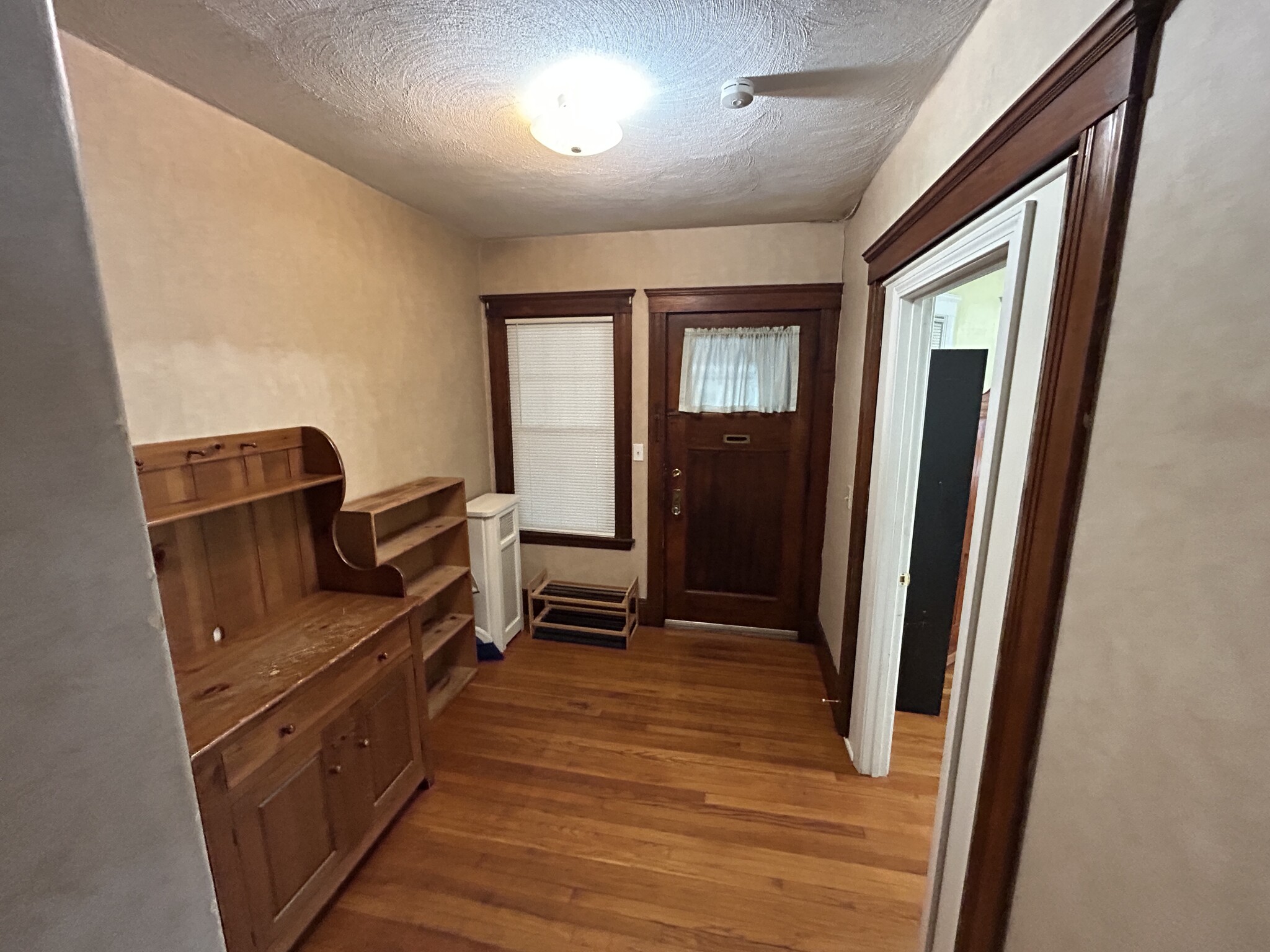 3 bed, 1 bath apartment for rent at 59 Quincy St Unit 59, Medford — photo 2 of 17