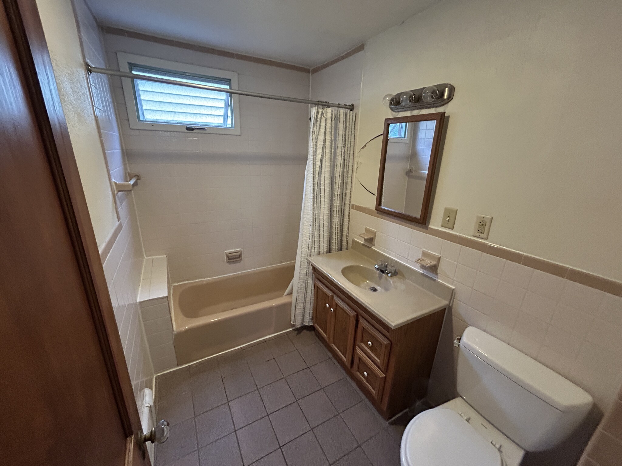 3 bed, 1 bath apartment for rent at 59 Quincy St Unit 59, Medford — photo 12 of 17