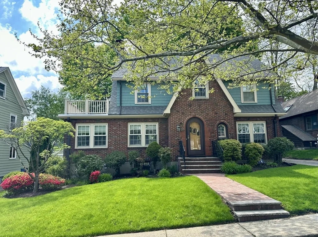 3 bed, 2 bath apartment for rent at 59 Richardson Rd, Belmont — photo 1 of 18