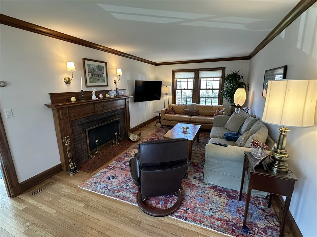 3 bed, 2 bath apartment for rent at 59 Richardson Rd, Belmont — photo 2 of 18