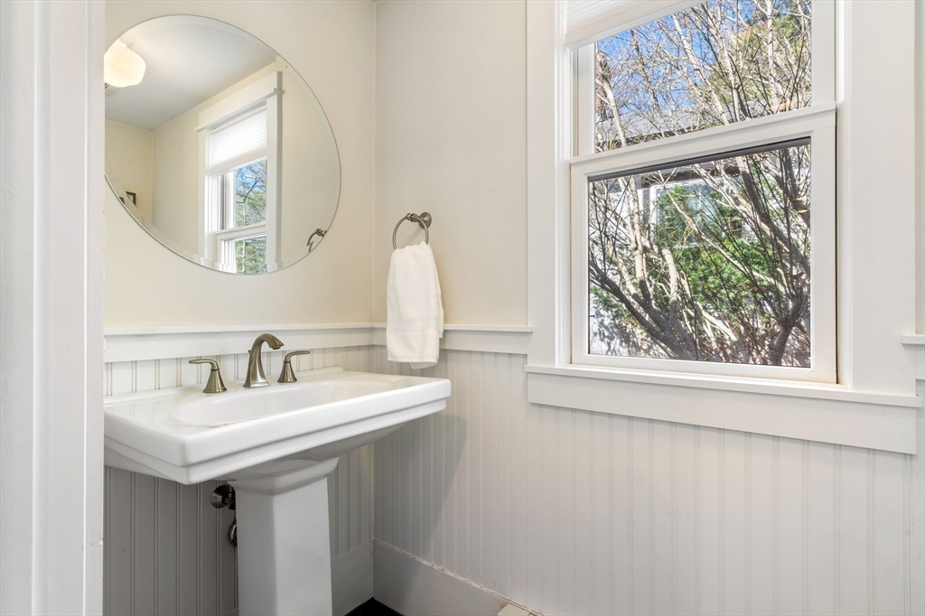 3 bed, 2 bath apartment for rent at 59 Russell Rd, Wellesley — photo 8 of 20
