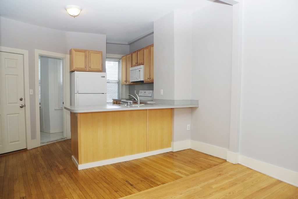 2 bed, 1 bath apartment for rent at 59 Snow Hill Unit 2, North End — photo 5 of 12