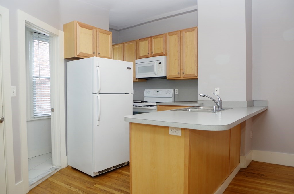 2 bed, 1 bath apartment for rent at 59 Snow Hill Unit 2, North End — photo 6 of 12