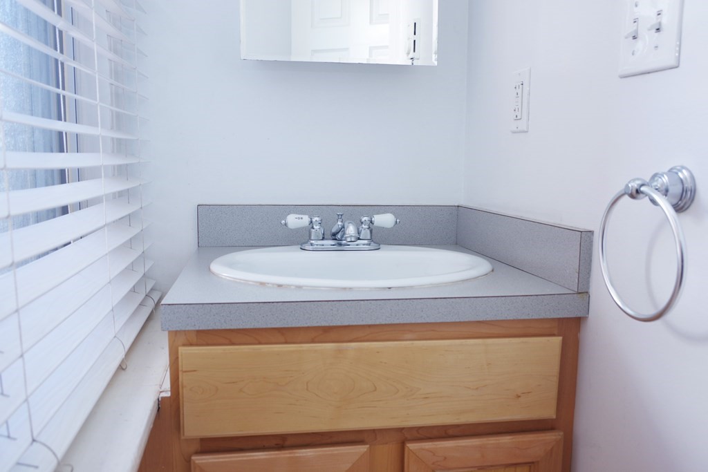 2 bed, 1 bath apartment for rent at 59 Snow Hill Unit 2, North End — photo 11 of 12