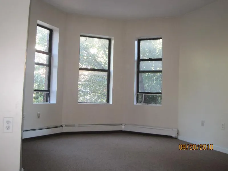 1 bed, 1 bath apartment for rent at 59 South Huntington Ave Unit 4, Jamaica Plain — photo 2 of 12