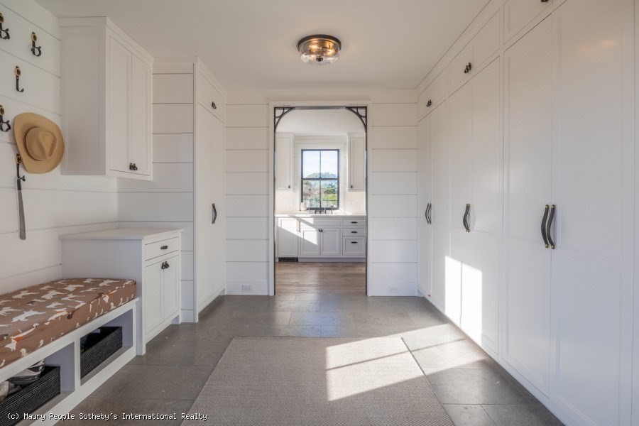 8+ bed, 4+ bath apartment for rent at 59 S Shore Rd, Surfside — photo 14 of 42