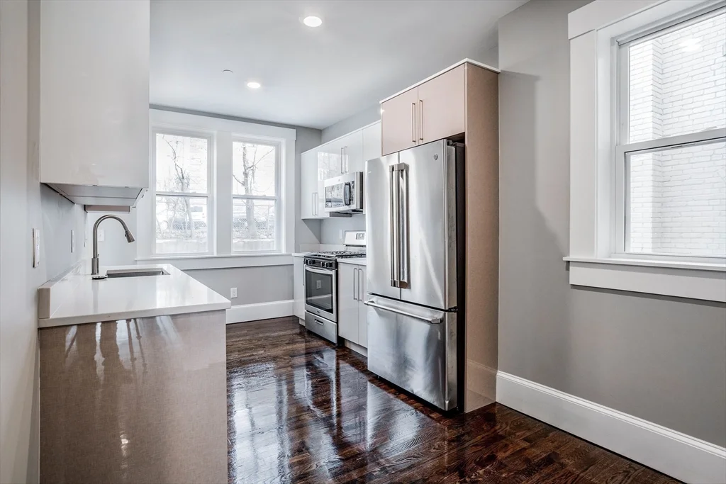 4 bed, 2 bath apartment for rent at 59 Strathmore Rd Unit 4, Brighton — photo 4 of 12