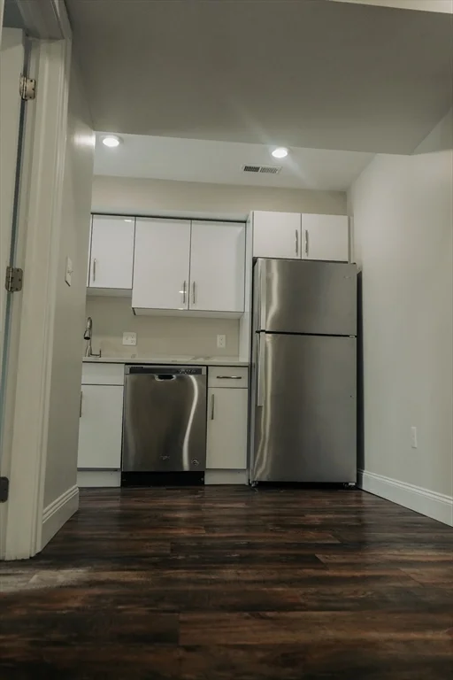 4 bed, 2 bath apartment for rent at 59 Strathmore Rd Unit A, Brighton — photo 4 of 17