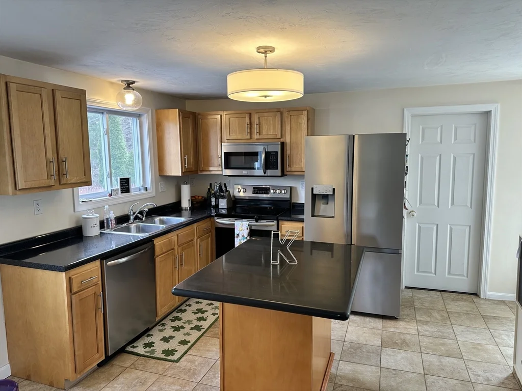 2 bed, 1 bath apartment for rent at 59 Tynan Ave, Taunton — photo 7 of 30
