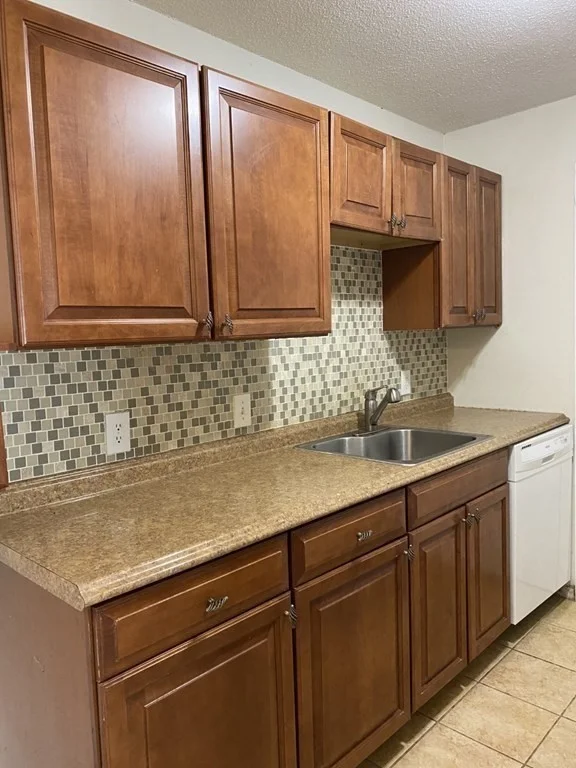 2 bed, 2 bath apartment for rent at 59 Village Brook Ln Unit 5, Natick — photo 6 of 18