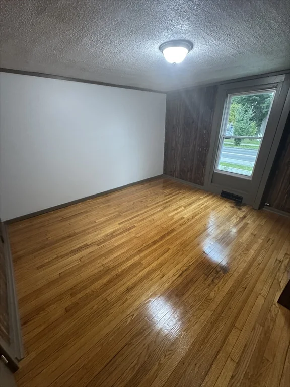 3 bed, 1 bath apartment for rent at 59 Washington St Unit 1, Westfield — photo 2 of 8