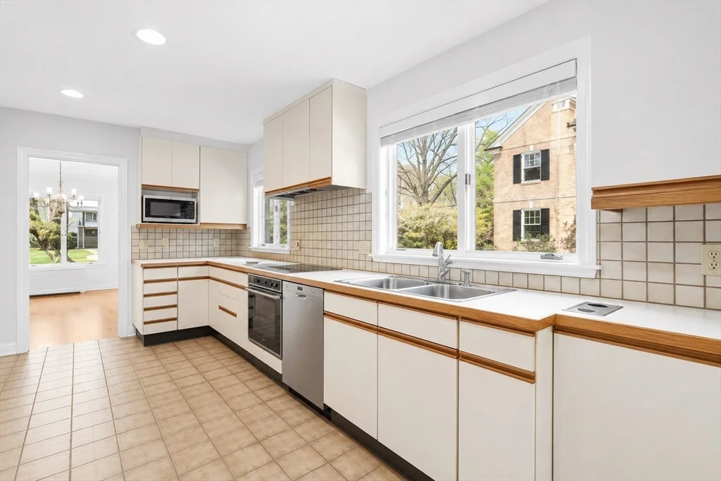 4 bed, 3 bath apartment for rent at 59 Wedgemere Ave, Winchester — photo 12 of 32