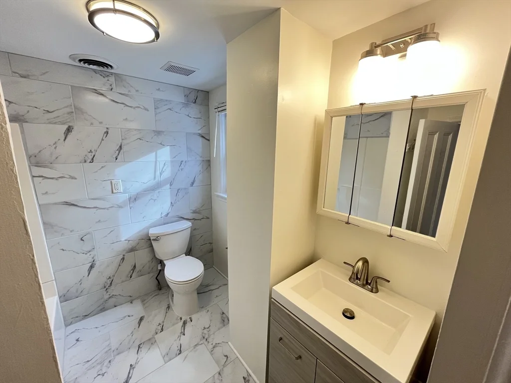 3 bed, 1 bath apartment for rent at 59 West 7th Unit 2, South Boston — photo 9 of 15