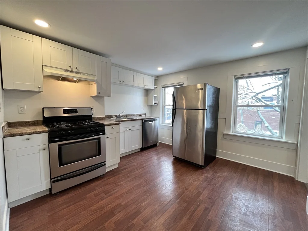 3 bed, 1 bath apartment for rent at 59 West 7th Unit 2, South Boston — photo 5 of 15