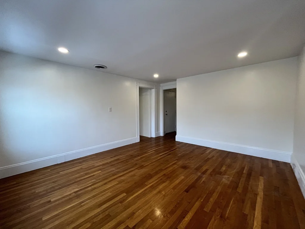 3 bed, 1 bath apartment for rent at 59 West 7th Unit 2, South Boston — photo 4 of 15