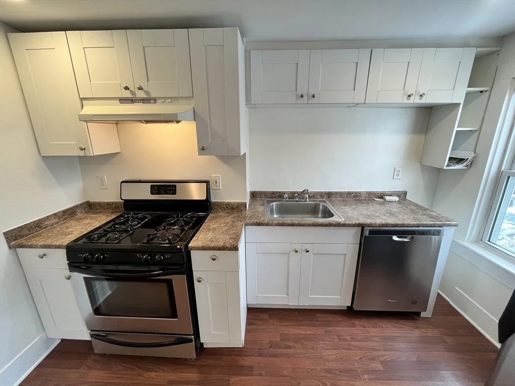 3 bed, 1 bath apartment for rent at 59 West 7th Unit 2, South Boston — photo 6 of 15