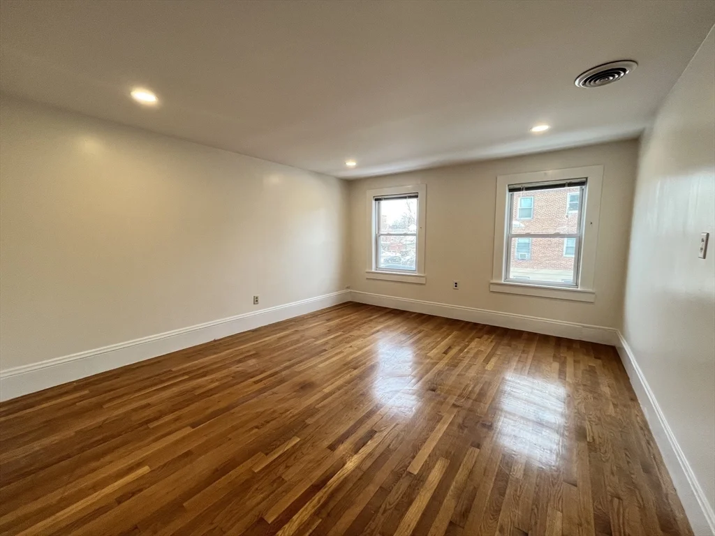 3 bed, 1 bath apartment for rent at 59 West 7th Unit 2, South Boston — photo 3 of 15