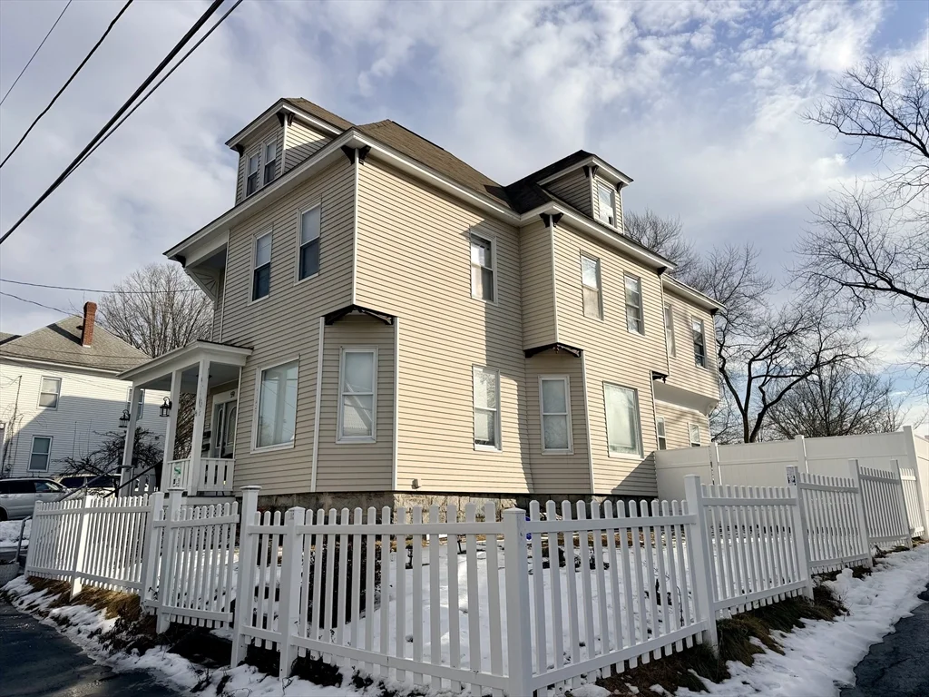 3 bed, 1 bath apartment for rent at 59 Whitney Ave Unit 2, Centralville — photo 3 of 21
