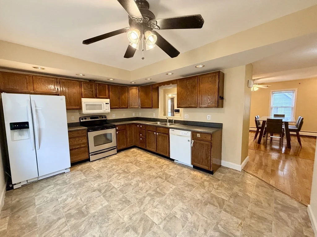 3 bed, 1 bath apartment for rent at 59 Whitney Ave Unit 2, Centralville — photo 7 of 21