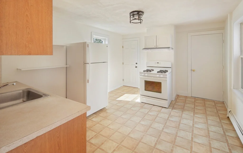 2 bed, 1 bath apartment for rent at 59 Woodville Unit 1, Everett — photo 4 of 25