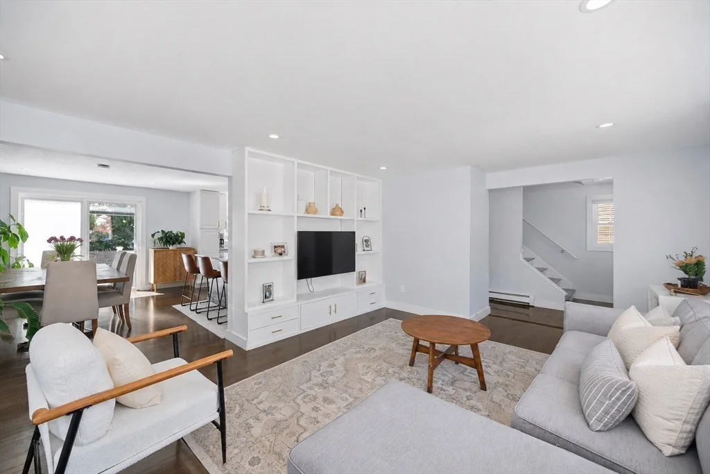 4 bed, 2 bath apartment for rent at 59 Wyvern St, Jamaica Plain — photo 4 of 25