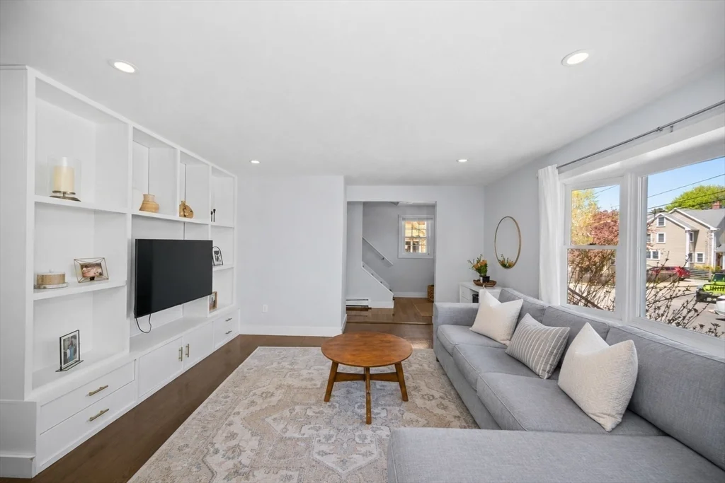 4 bed, 2 bath apartment for rent at 59 Wyvern St, Jamaica Plain — photo 3 of 25