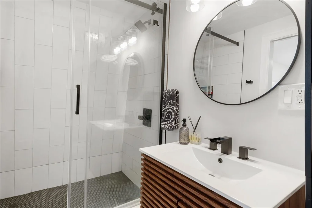 1 bed, 1 bath apartment for rent at 590 East Broadway Unit 3, South Boston — photo 17 of 25