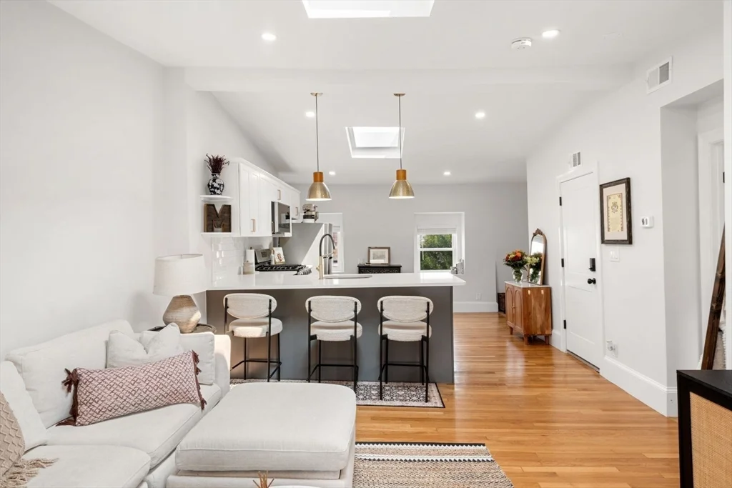 1 bed, 1 bath apartment for rent at 590 East Broadway Unit 3, South Boston — photo 6 of 25
