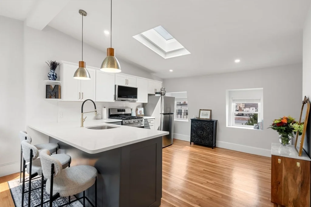 1 bed, 1 bath apartment for rent at 590 East Broadway Unit 3, South Boston — photo 2 of 25