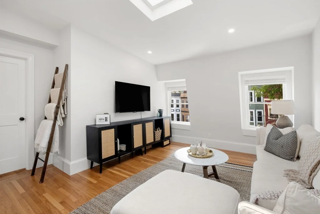 1 bed, 1 bath apartment for rent at 590 East Broadway Unit 3, South Boston — photo 10 of 25